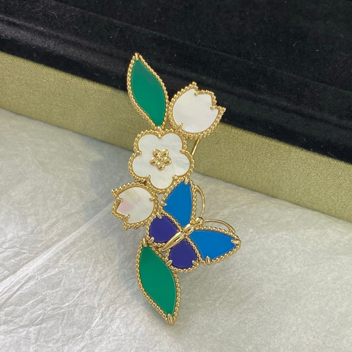 VCA Flower Brooch